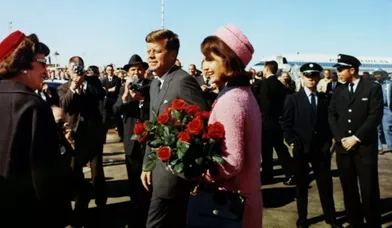 Sa vie bascule en novembre 1963, quand John F. Kennedy, son mari président des Etats-Unis se rend à Dallas.