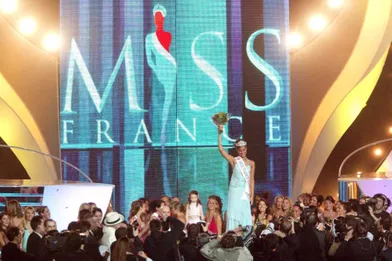 Cindy Fabredevient Miss France 2005 à Tours le 11 décembre 2004