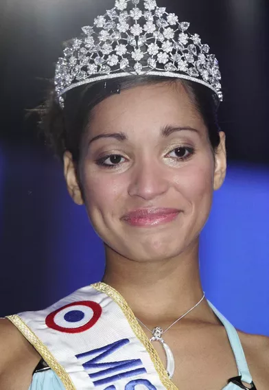 Cindy Fabre, alias Miss France 2005,le soir de son élection à Tours le 11 décembre 2004