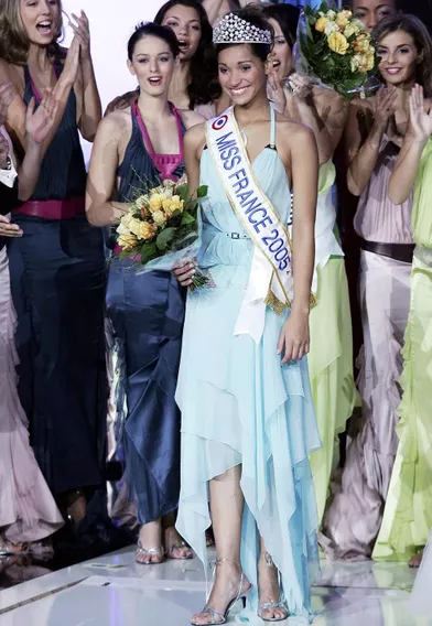 Cindy Fabre,alias Miss France 2005,le soir de son élection à Tours le 11 décembre 2004