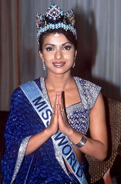 Priyanka Chopra, Miss Monde 2000, après son couronnement auDôme du Millénaire de Londres le 30 novembre 2000