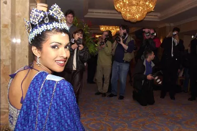 Priyanka Chopra, Miss Monde 2000, après son couronnement auDôme du Millénaire de Londres le 30 novembre 2000