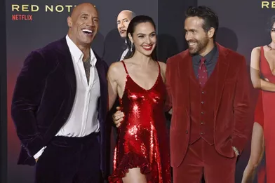 Dwayne Johnson, Gal Gadot et Ryan Reynolds à l'avant-première du film «Red Notice» à Los Angeles le 3 novembre 2021