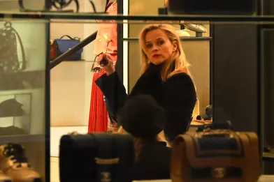 Reese Witherspoon fait du shopping à Paris