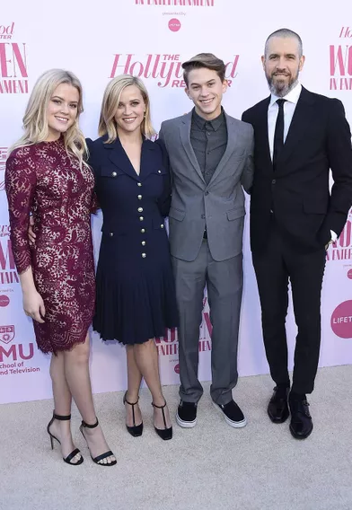 Reese Witherspoon, son mari Jim Toth et ses enfants Ava et Deaconau gala «Hollywood Reporter's Women in Entertainment» à Los Angeles le 10 décembre 2019
