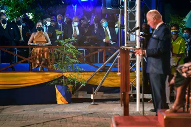 Rihanna et le prince Charles lors de lacérémonie d'investiture présidentielle pour marquer la naissance d'une nouvelle république à la Barbade, àBridgetown,le 29 novembre 2021