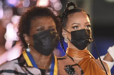 Sandra Mason et Rihanna lors de lacérémonie d'investiture présidentielle pour marquer la naissance d'une nouvelle république à la Barbade, àBridgetown,le 29 novembre 2021