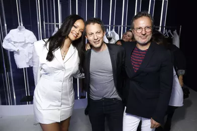 Rihanna, Marc-Olivier Fogiel etOlivier Bialobos aulancement de la première collection Fenty à Paris le 22 mai 2019