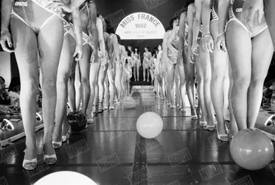 L'élection de Miss France 1982 à l'hôtel PLM Saint-Jacques à Paris, en décembre 1981.