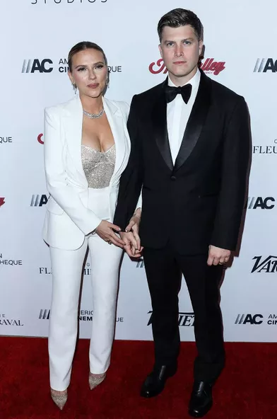 Scarlett Johansson et Colin Jost lors de la 35ème cérémoniedes «American Cinematheque Awards» à Los Angeles le 18 novembre 2021.