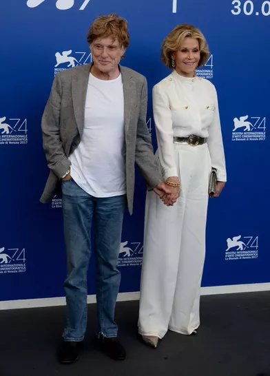 Jane Fonda et Robert Redford main dans la main à Venise.