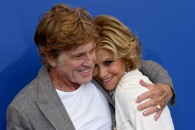 Robert Redford et Jane Fonda devant les photographes à Venise.