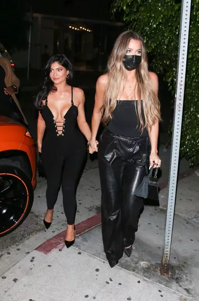 Kylie Jenner et Khloé Kardashianà Los Angeles le 21 mai 2021
