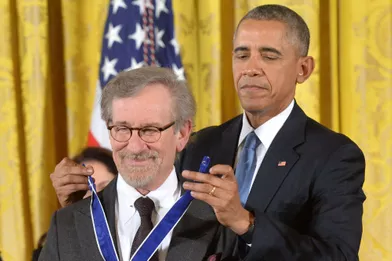 Barack Obama décore Steven Spielberg et Barbra Streisand