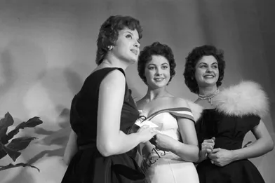 Élue Miss Paris 1954, puis Miss France 1955, Véronique Zuber, née en 1936, a embrassé un temps une carrière d'actrice avant d'épouser le couturier Ted Lapidus.