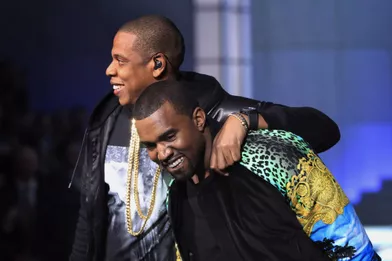 Jay-Z et Kanye West sont les maîtres du hip hop américains et ont chacun à leur bras une sublime compagne. Ils ne pouvaient donc qu’être amis. Et comme tous businessmen qui se respectent, ils ont même fait fructifier cette relation en travaillant ensemble, avec succès. 