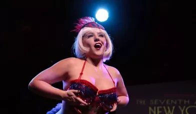 Ce week-end se déroulait à New York le festival du burlesque, genre qui a révélé une certaine Dita von Teese.