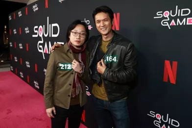 Jimmy O. Yang etHarry Shum Jr.lors d'un événement pour la série Netflix «Squid Game» à Los Angeles le 8 novembre 2021