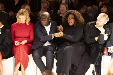 Karlie Kloss, Edward Enninful, Oprah Winfrey et Alasdhair Willislors du défilé Stella McCartney à Paris, le 4 mars 2019