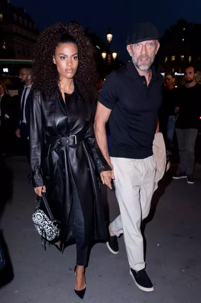 people style tina kunakey accro aux pieces qui soulignent sa jolie taille