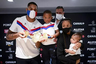 Tony Yoka, Estelle Mossely et leurs fils Ali et Magomedà Paris La Défense Arena le 24 septembre 2020