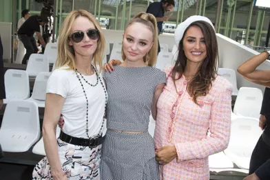 Vanessa Paradis, Lily-Rose Depp et Penélope Cruz au défilé Chanel Haute Couture à Paris le 3 juillet 2018