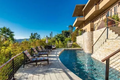 La villa de Zac Efron à Los Angeles, située à Los Feliz, a été mise en vente pour 5,9 millions de dollars