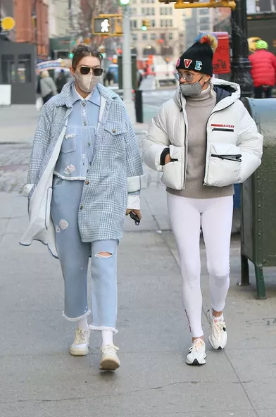 Gigi Hadid et sa mère Yolanda dans les rues de New York en janvier 2021