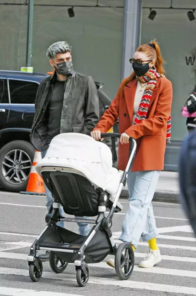 Zayn Malik et Gigi Hadid avec leur fille dans les rues de New Yorken mars 2021