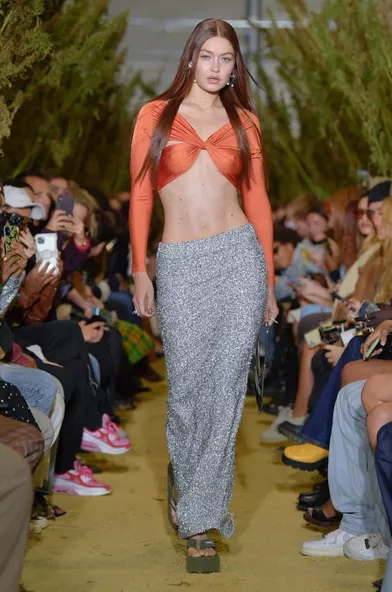 Gigi Hadid lors du défiléCoperni lors de la Fashion Week de Paris le 30 septembre 2021