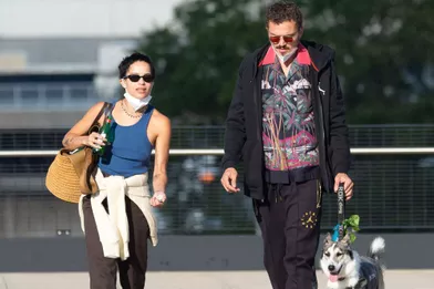 Zoë Kravitz et Karl Glusman à l'aéroport de New York-JFK en août 2020