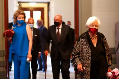 L'ex-reine des Belges Paola et l'ex-roi Albert II avec la reine des Belges Mathilde à Bruxelles, le 9 juin 2021