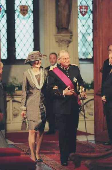 Le roi des Belges Albert II et la mère de Mathilde, à Bruxelles le 4 décembre 1999