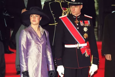 Le prince Haakon de Norvège avec sa soeur la princesse Märtha Louise, à Bruxelles le 4 décembre 1999