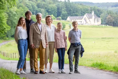 La reine Mathilde et le roi des Belges Philippe avec leurs enfants à Cordemois, le 28 juin 2020