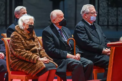 L'ex-roi des Belges Albert II et l'ex-reine Paola avec le prince Laurent de Belgique dans la Cathédrale des Saints-Michel-et-Guduleà Bruxelles, le 15 novembre 2021