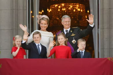 Première apparition au balcon en tant que princesse héritière pour laprincesse Elisabeth de Belgique, le 21 juillet 2013, jour où son père est devenu le septième roi des Belges