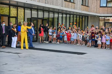 La reine des Belges Mathilde dans une école primaire à Zottegem, le 7 septembre 2021