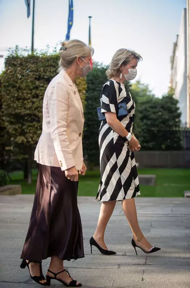La reine des Belges Mathilde dans une robe Natanà Bruxelles, le 23 septembre 2021