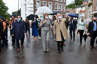 La reine Mathilde, dans un tailleur pantalon Natan, et le roi des Belges Philippe à Verviers, le 15 septembre 2021