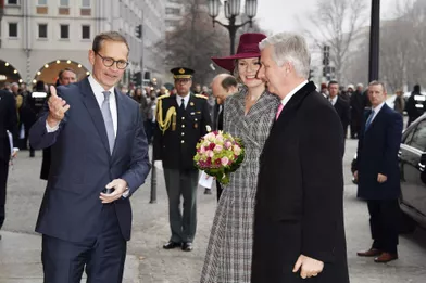La reine Mathilde et le roi des Belges Philippe avec le maire de Berlin, à Berlin le 23 novembre 2018