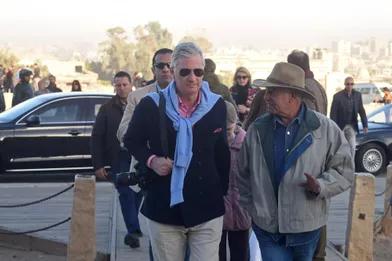 Le roi des Belges Philippe et le Dr Zahi Hawass sur le site de Gizeh en Egypte, le 5 janvier 2019