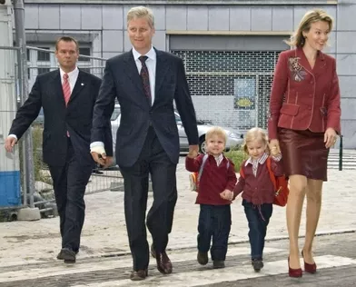Le prince Gabriel de Belgique avec ses parents et sa grande soeur, le 1er septembre 2006