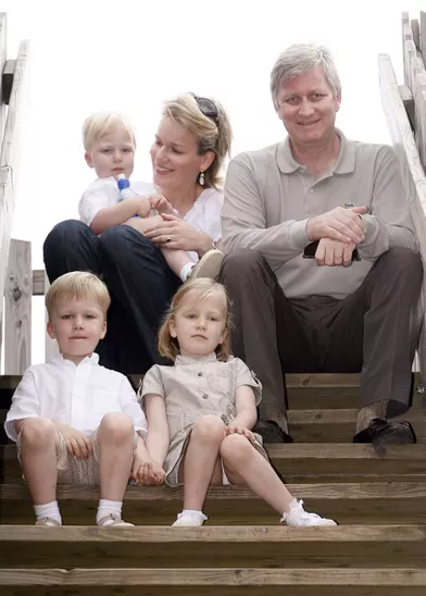 Le prince Gabriel de Belgique avec ses parents, sa soeur aînée et son petit frère, le 16 juillet 2007