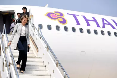 La reine Mathilde de Belgique atterrit à Vientiane au Laos le 20 février 2017