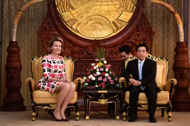 La reine Mathilde Mathilde de Belgique avec le Vice-Président du Laos à Vientiane, le 20 février 2017
