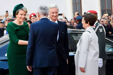 La reine Mathilde et le roi des Belges Philippe accueillis à Vienne par le couple présidentiel autrichien, le 1er octobre 2018