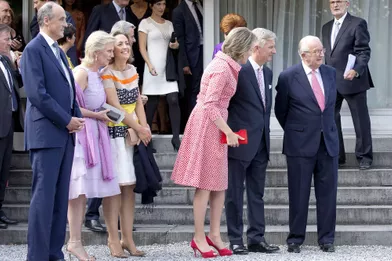 Le prince Lorentz, les princesses Astrid et Claire, la reine Mathilde, le roi Philippe et l'ex-roi Albert II de Belgique à Waterloo, le 29 juin 2017