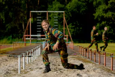 La princesse Elisabeth de Belgique en formation tactique et physique au camp militaire Lagland d'Arlon, le 9 juillet 2021