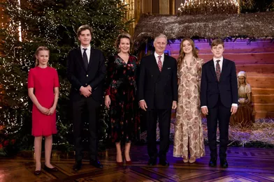 La reine Mathilde et le roi des Belges Philippe avec leurs enfants à Bruxelles, le 16 décembre 2020